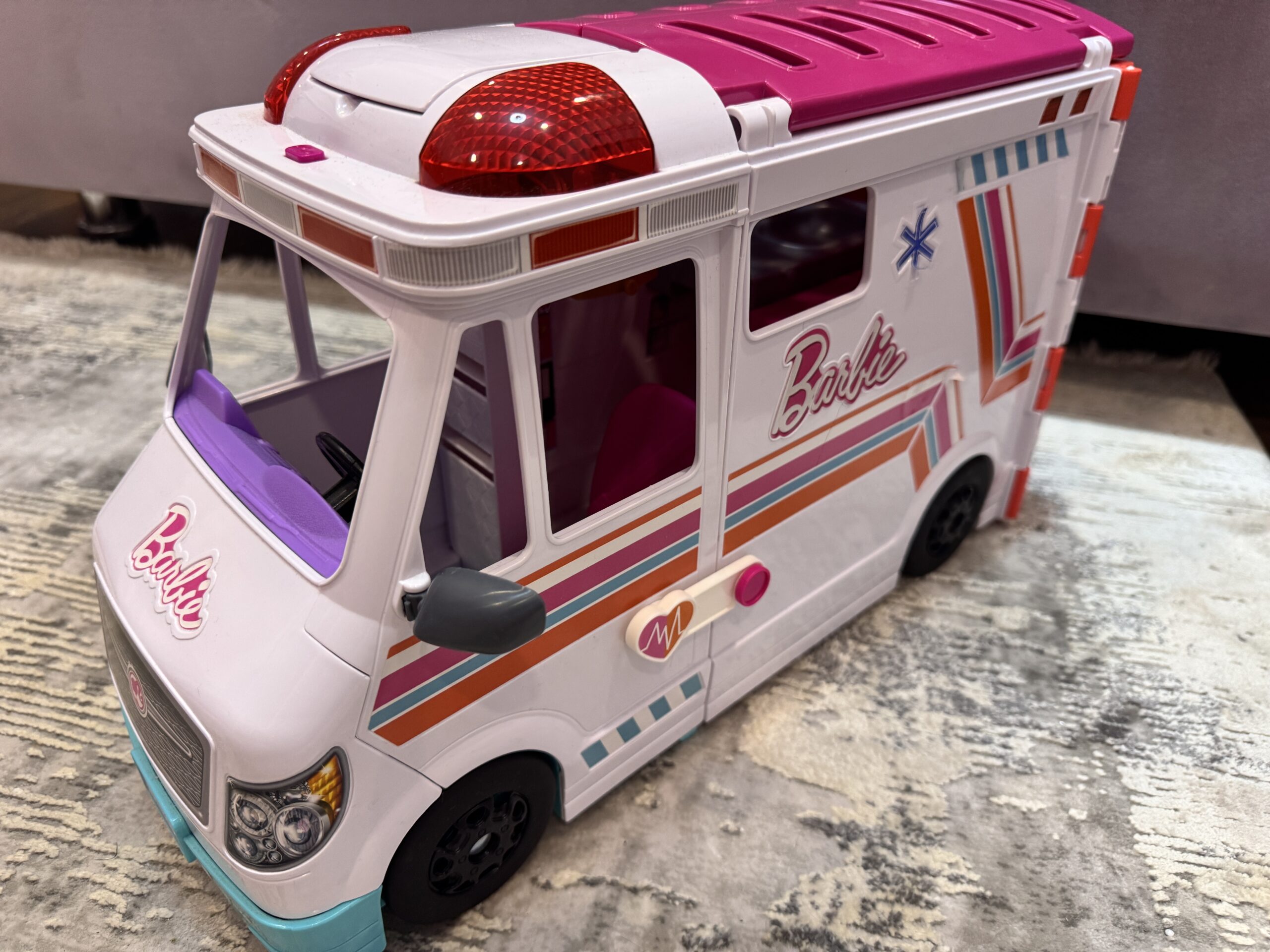 Casă Barbie originală – 3 etaje practic nouă