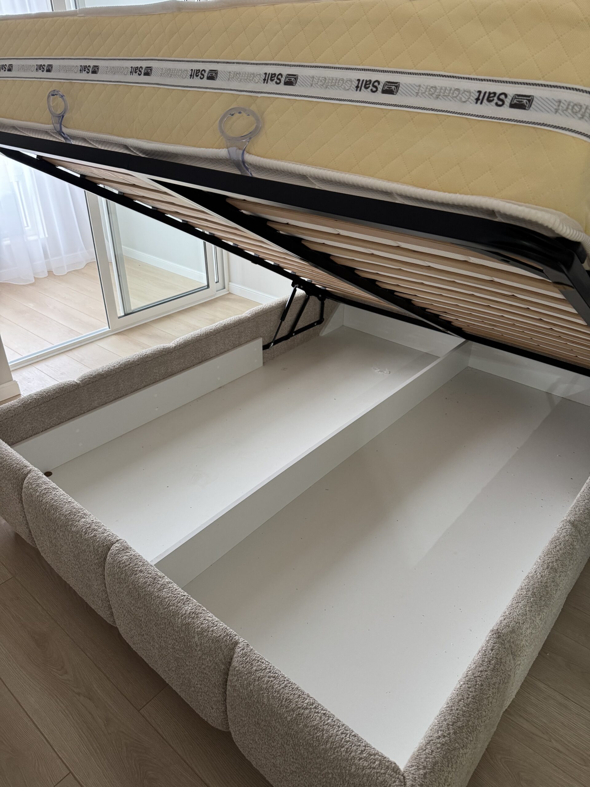 Кровать двуспальная