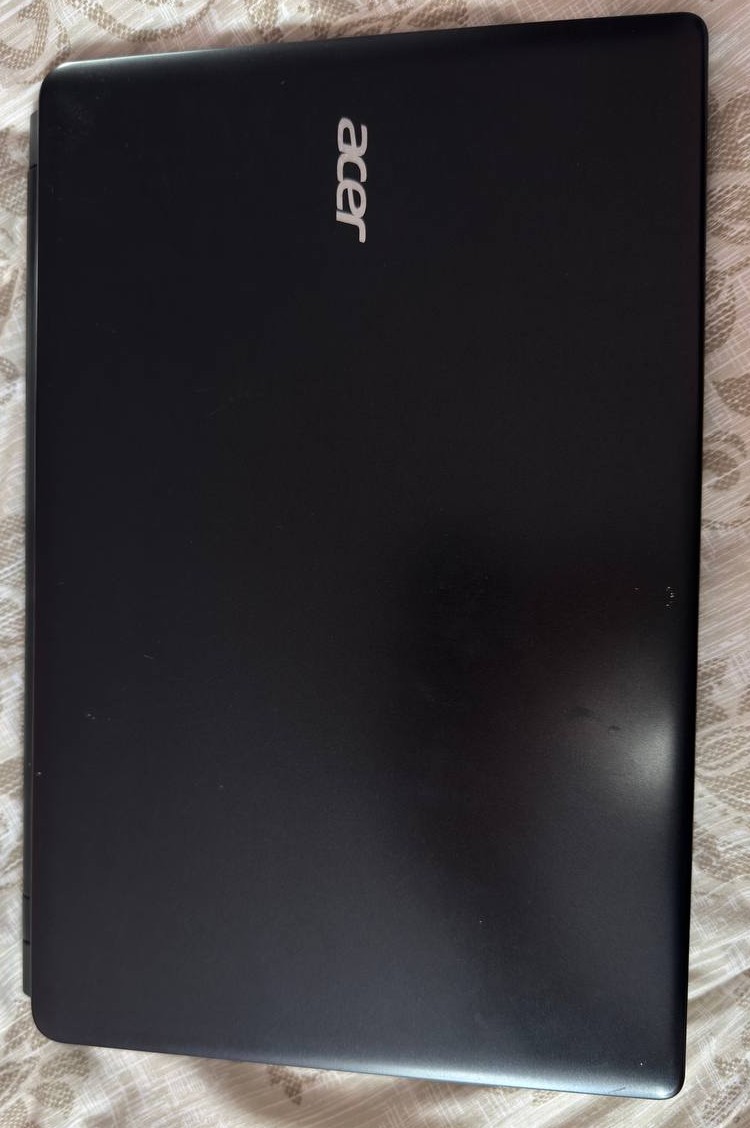 Vând 4 Laptopuri: Acer și asus (Modele variate)