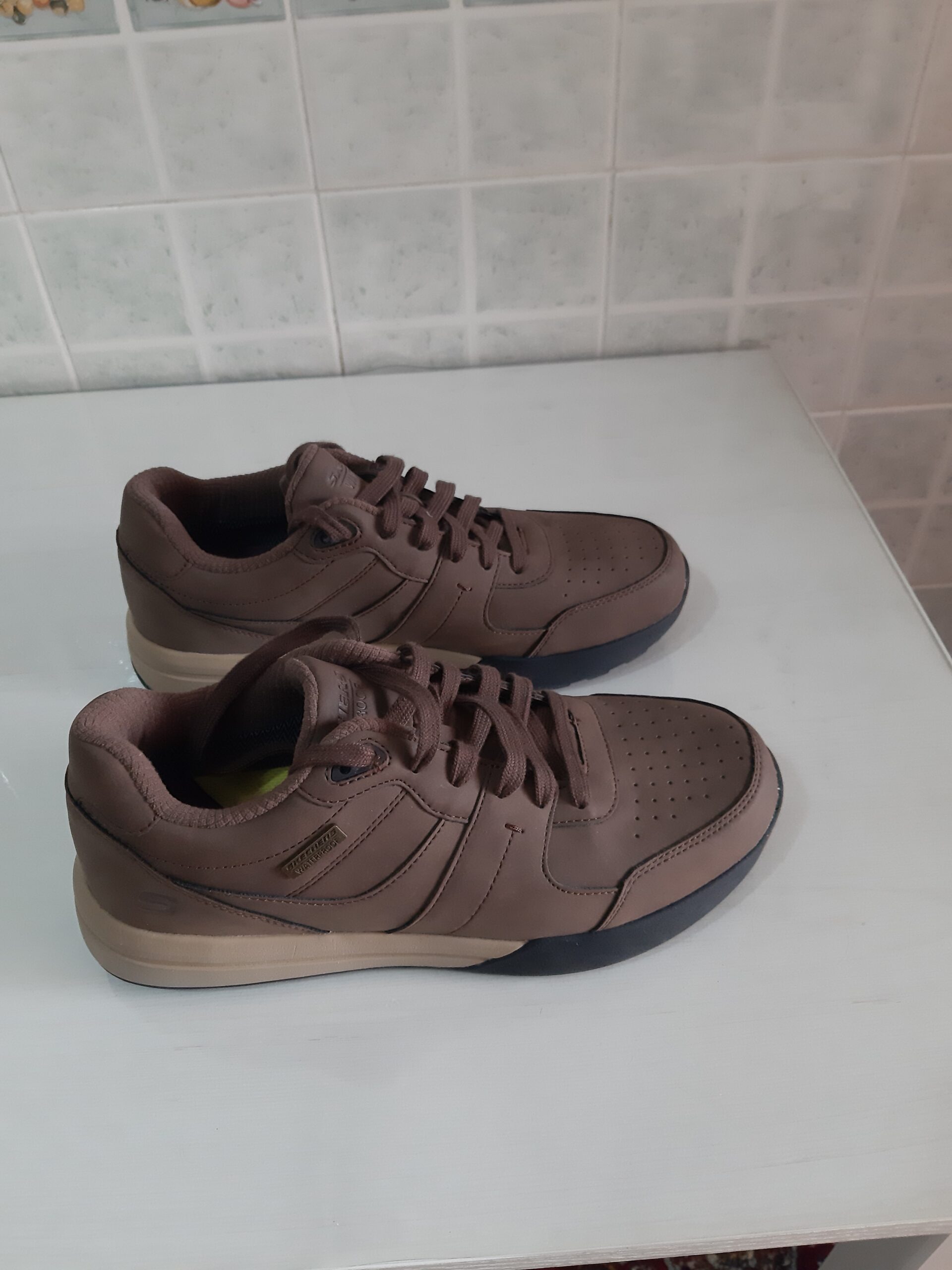 Продаются 2 пары кроссовок новые,Skechers