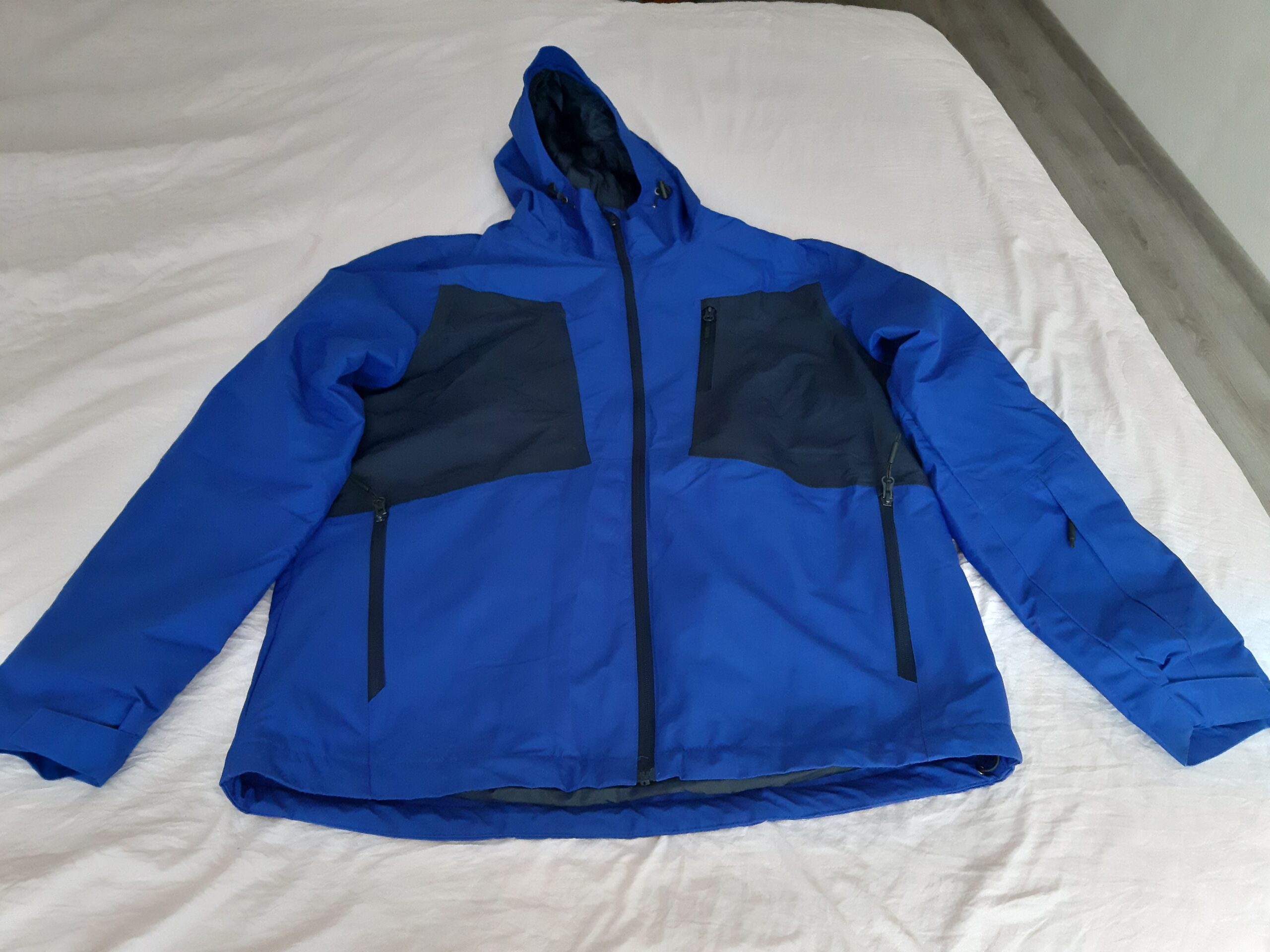 Продаются 2 куртки идеальное состояние демисезон