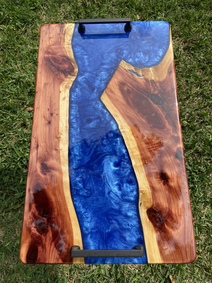 🌊 Platou din lemn masiv cu inserție de rășină epo