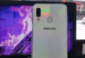 Samsung Galaxy A40 – stare bună, preț bun!