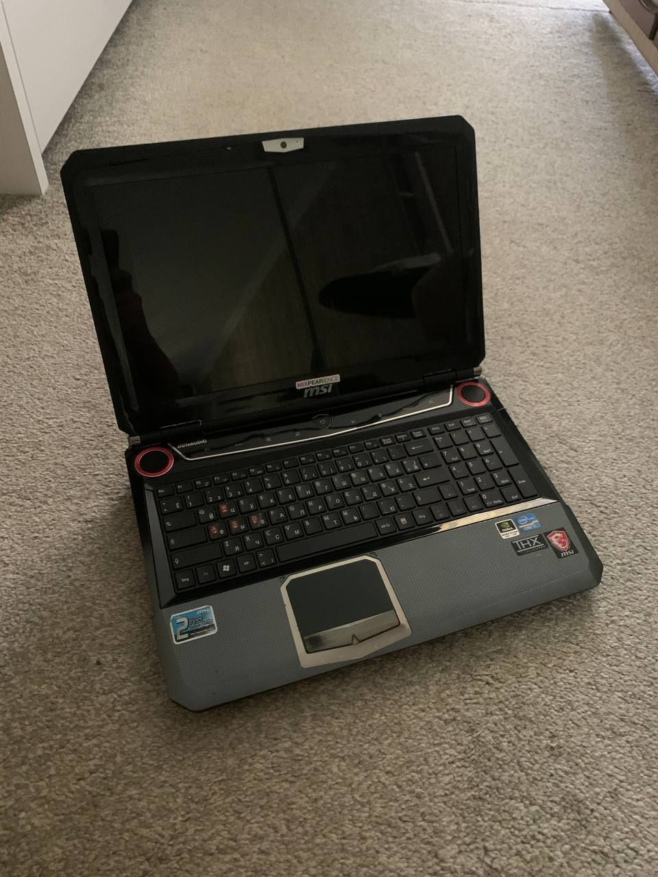 Телефон и ноутбук