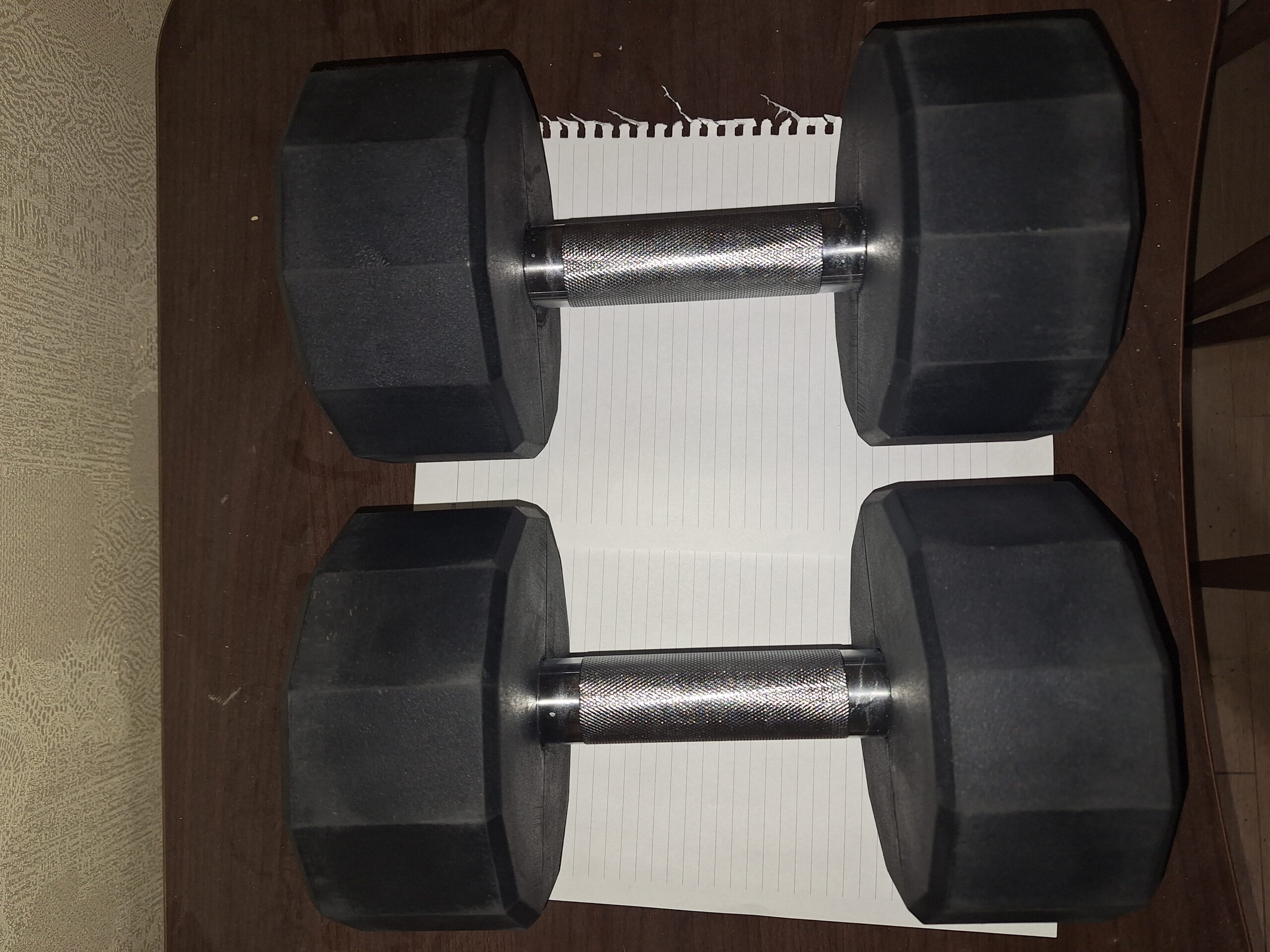 Vind 2 gantere 30 kg 1 15 kg pret 1000 lei.