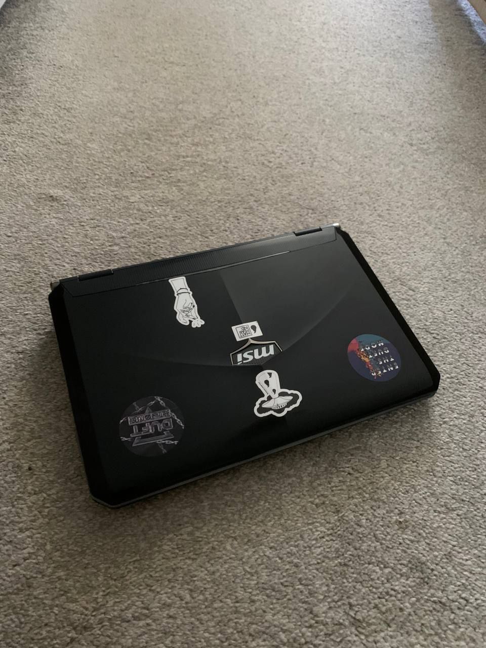 Телефон и ноутбук