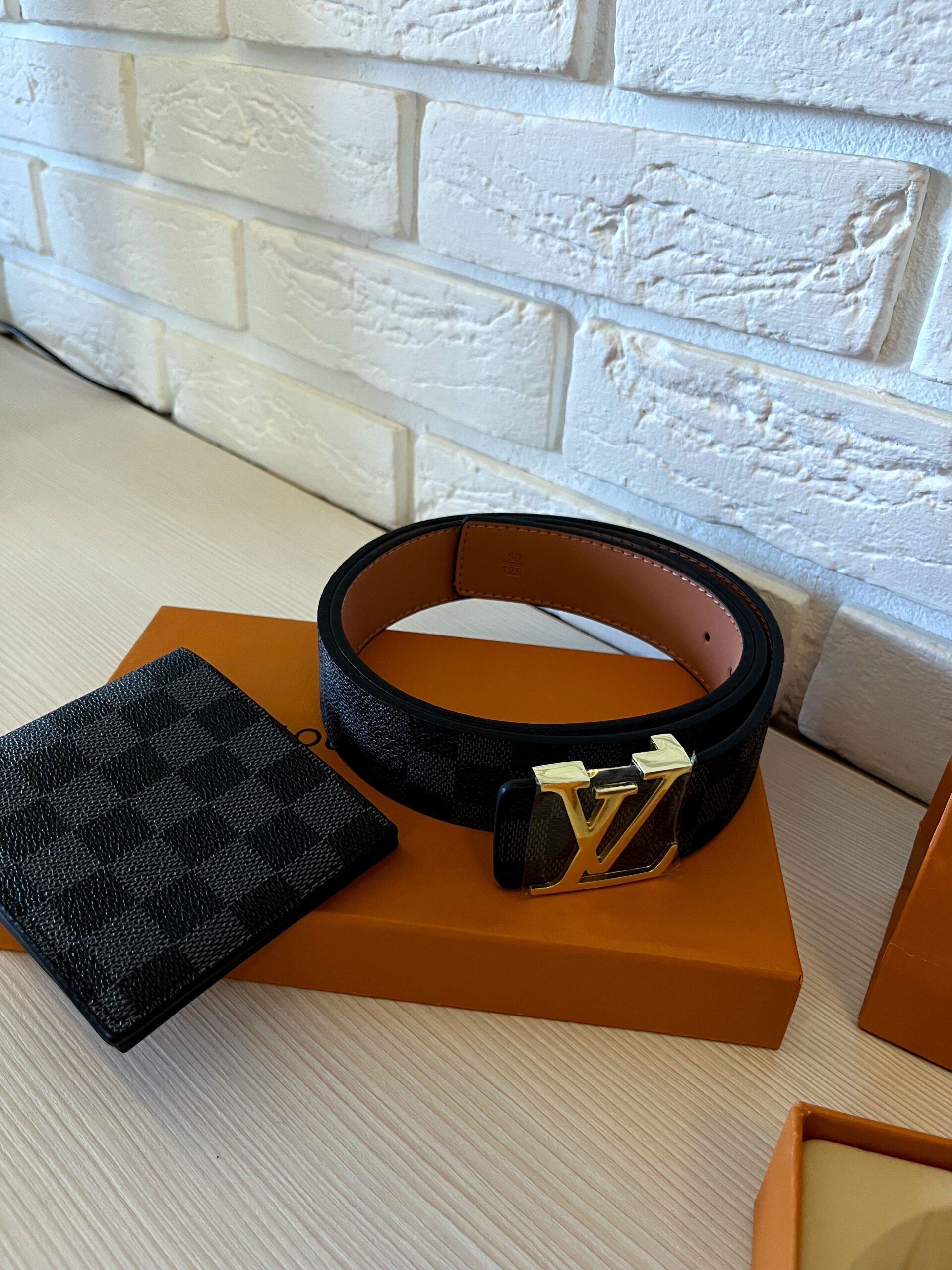 Новый набор Louis Vuitton кошелёк и ремень.