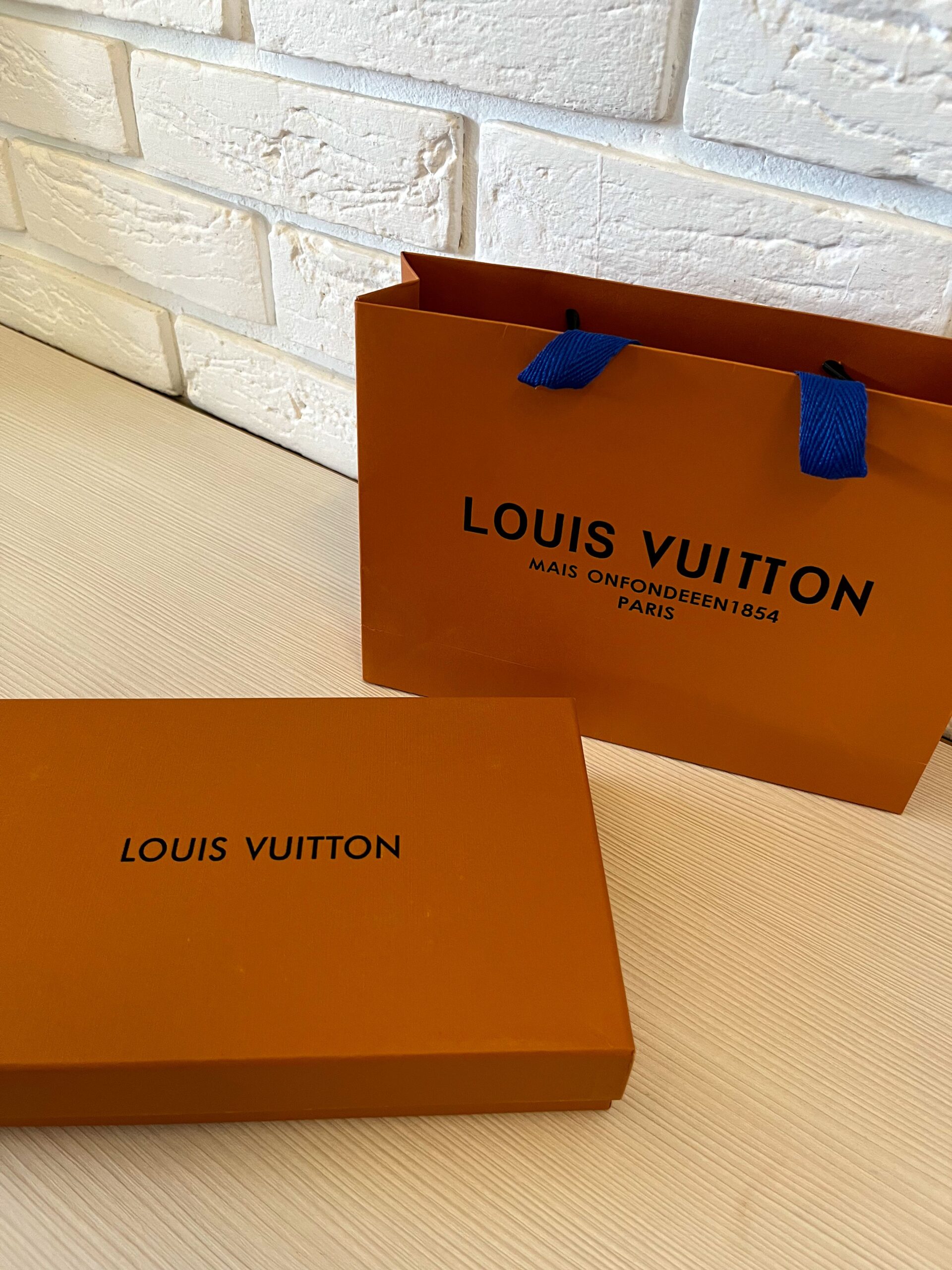 Новый набор Louis Vuitton кошелёк и ремень.