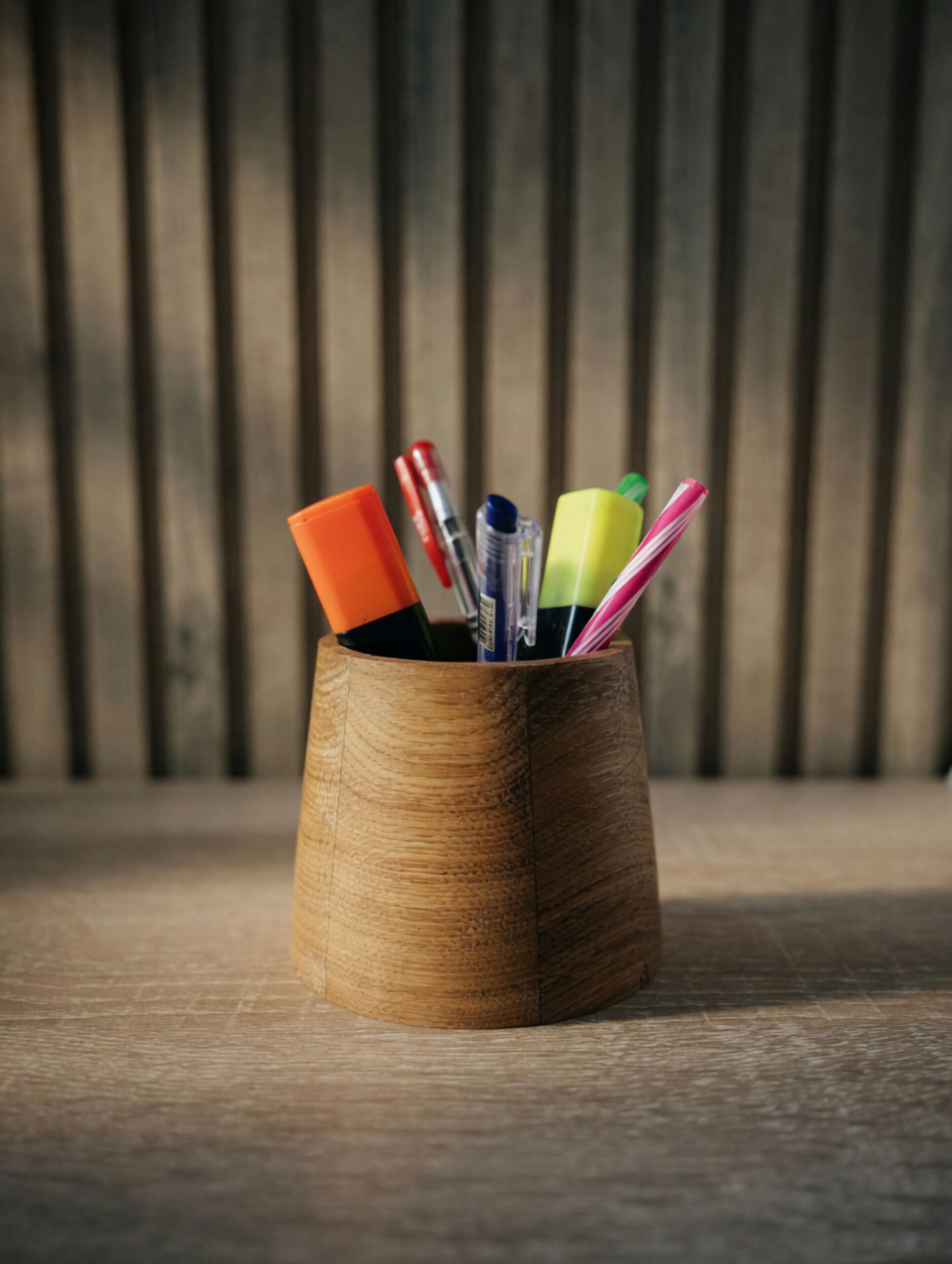 Эта авторская карандашница ручной работы выполнена