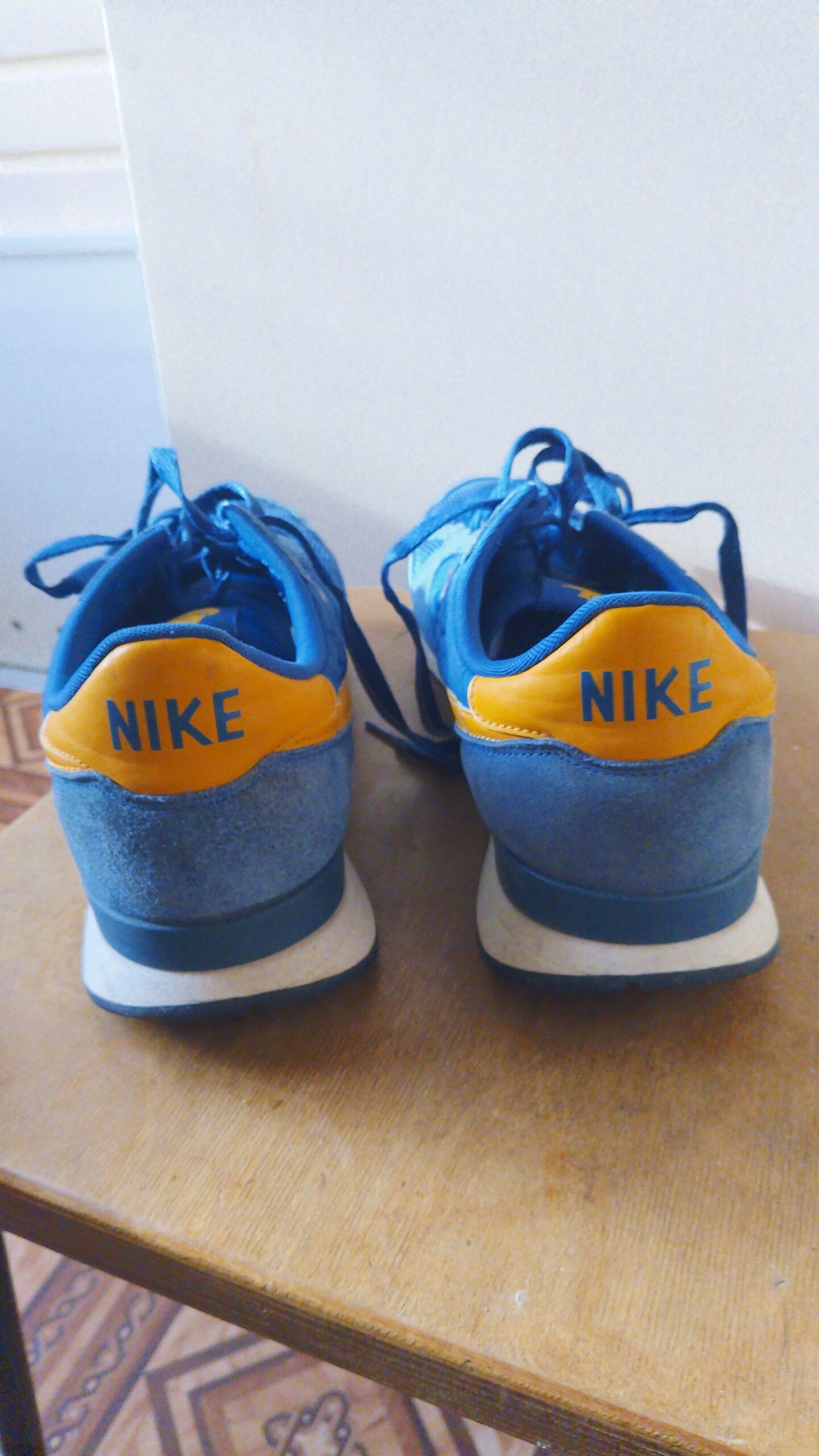 Nike Internationalist blue yellow