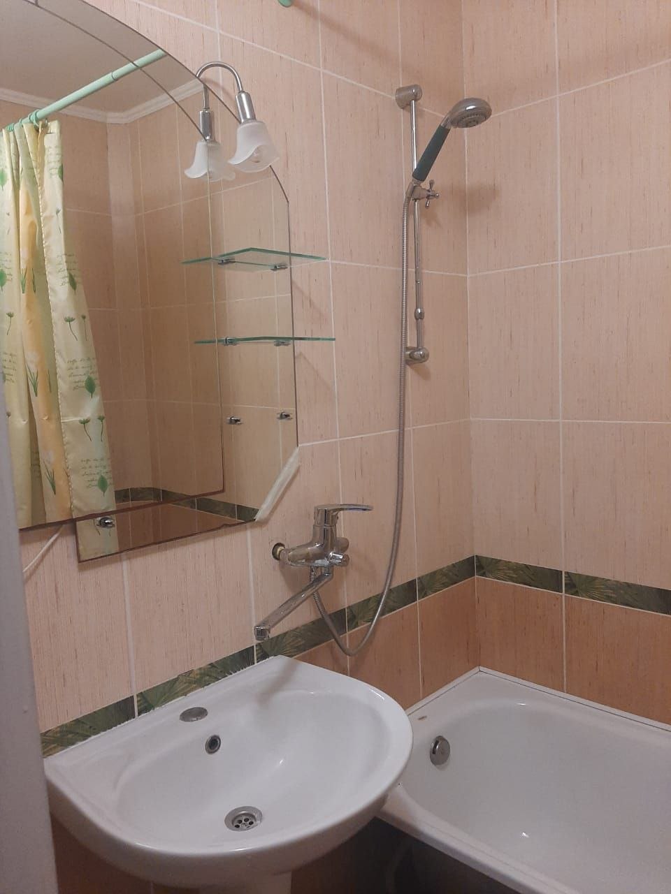 Chirie: Apartament cu 2 camere, Centru, Cahul
