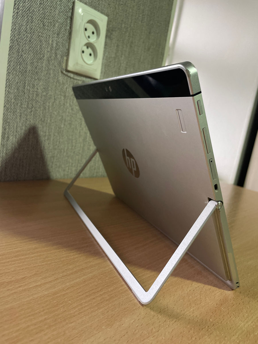 Vând tabletă din gama business HP Elite x2 G1.