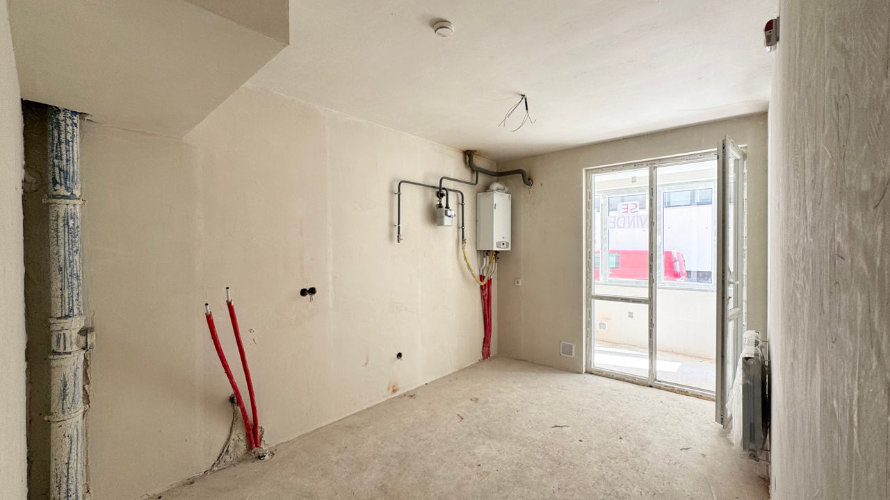 Apartament cu 3 camere, bloc nou, variantă albă