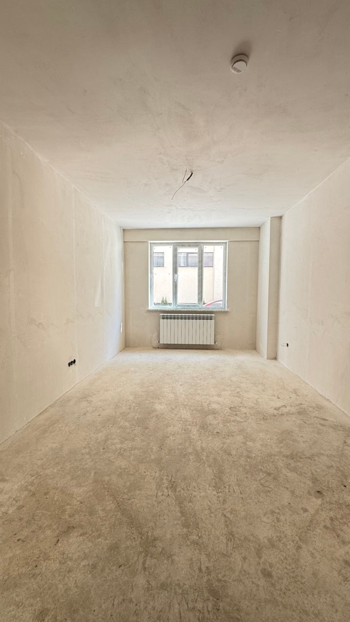 Apartament cu 3 camere, bloc nou, variantă albă