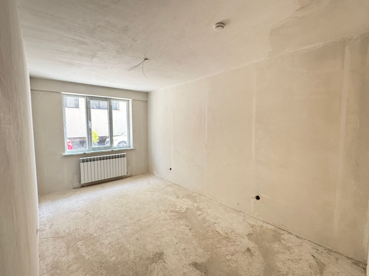 Apartament cu 3 camere, bloc nou, variantă albă