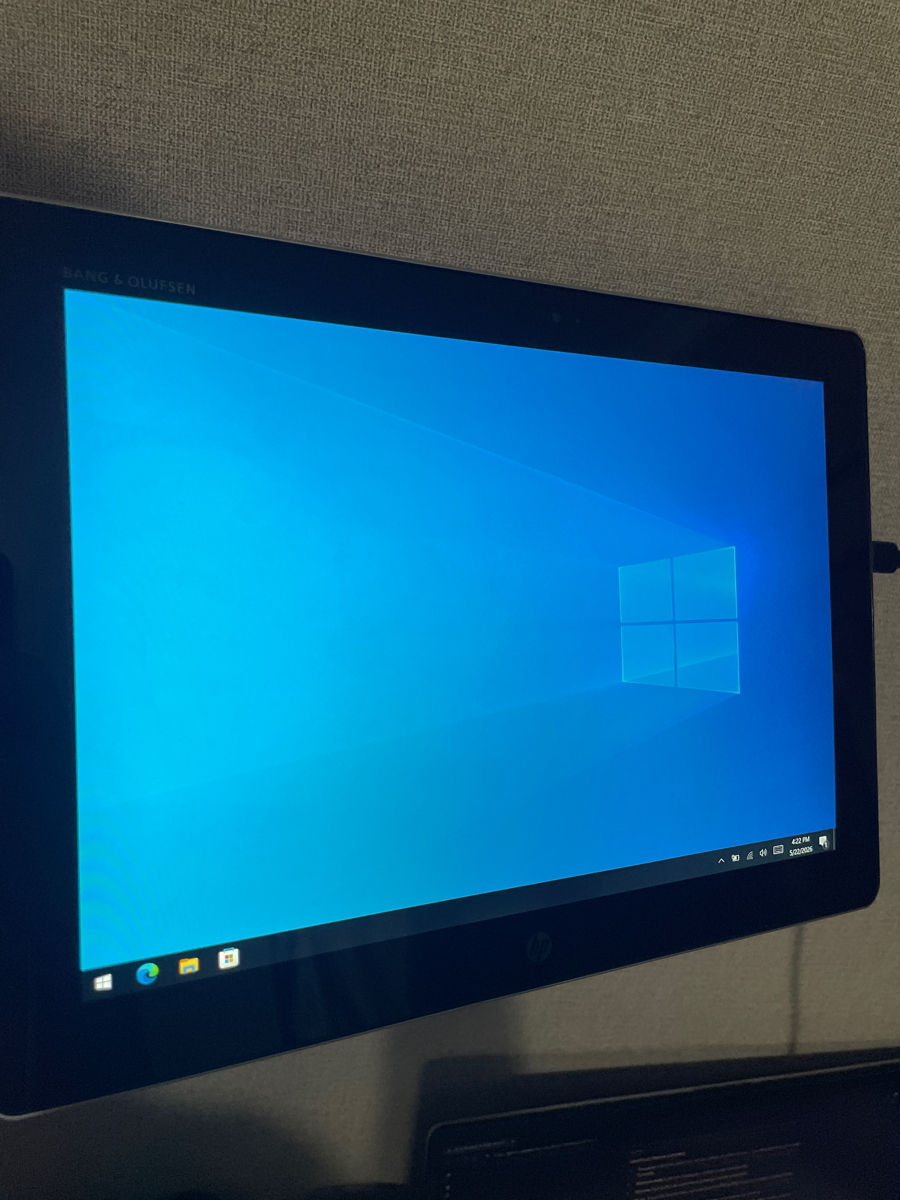 Vând tabletă din gama business HP Elite x2 G1.