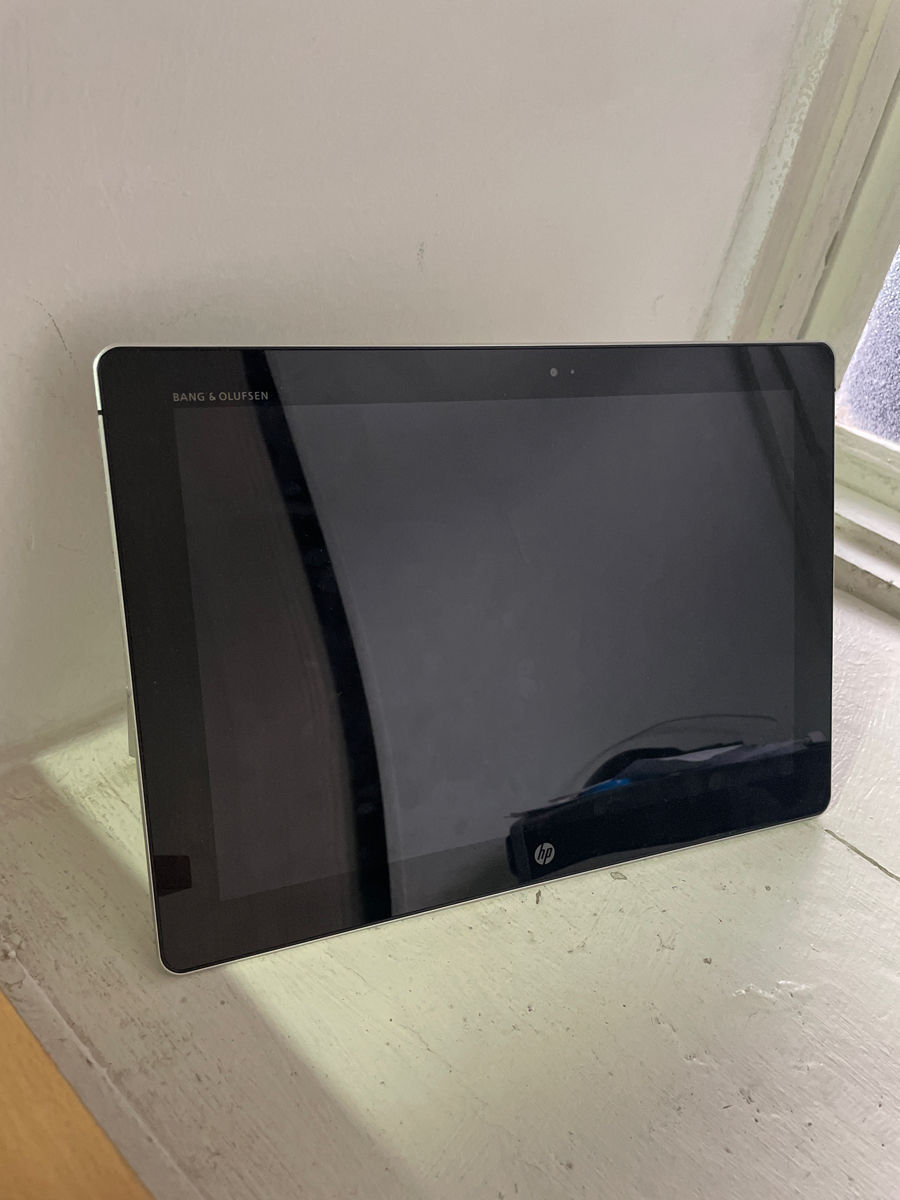 Vând tabletă din gama business HP Elite x2 G1.