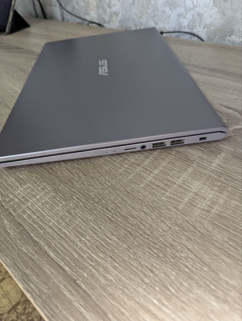 ASUS VivoBook A516J