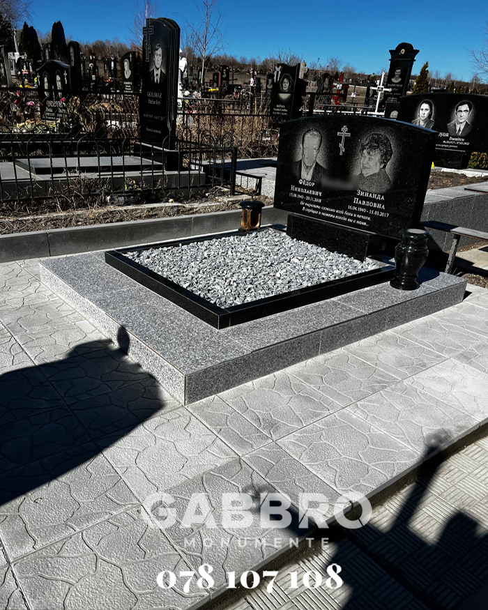 Monumente din granit de la producător