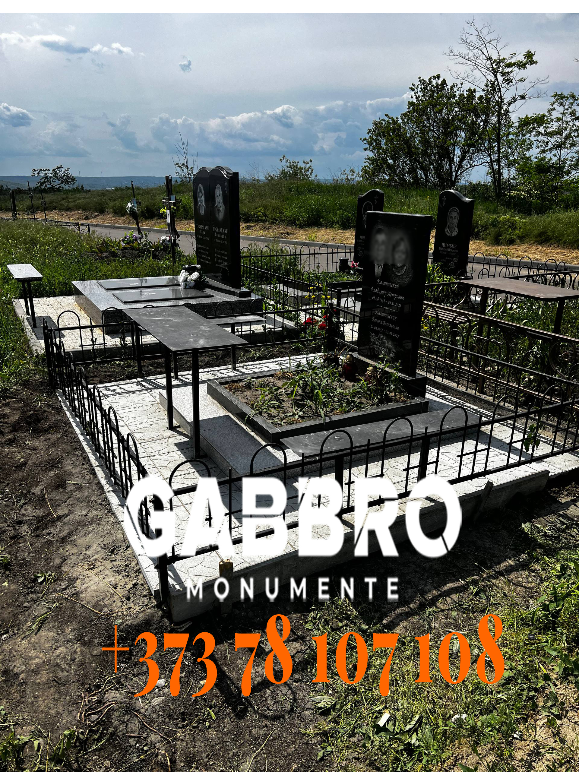 Monumente din granit de la producător