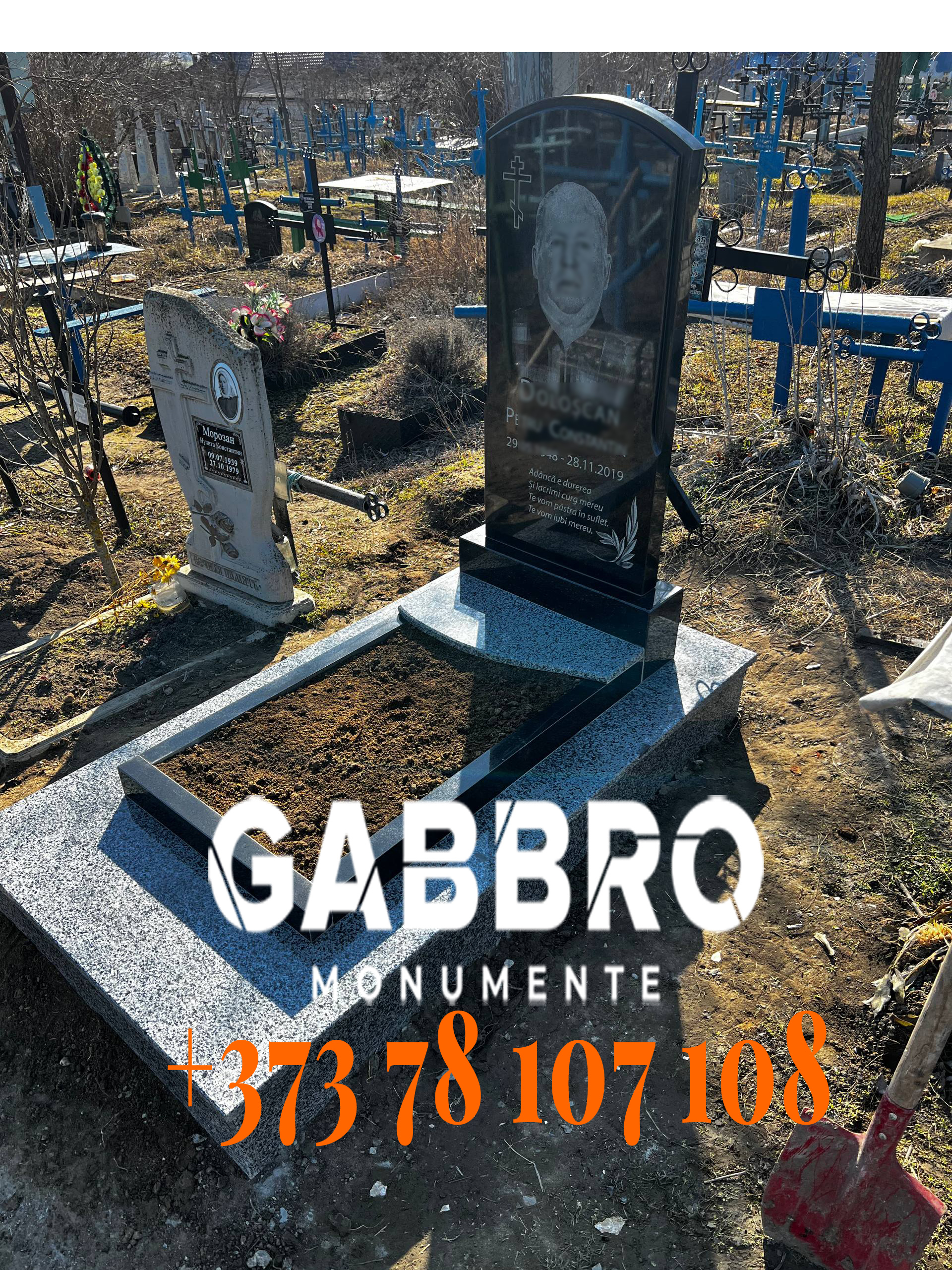 Monumente din granit de la producător