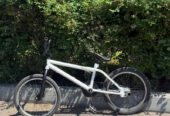 Vând bicicletă BMX urgent