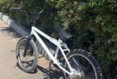 Vând bicicletă BMX urgent