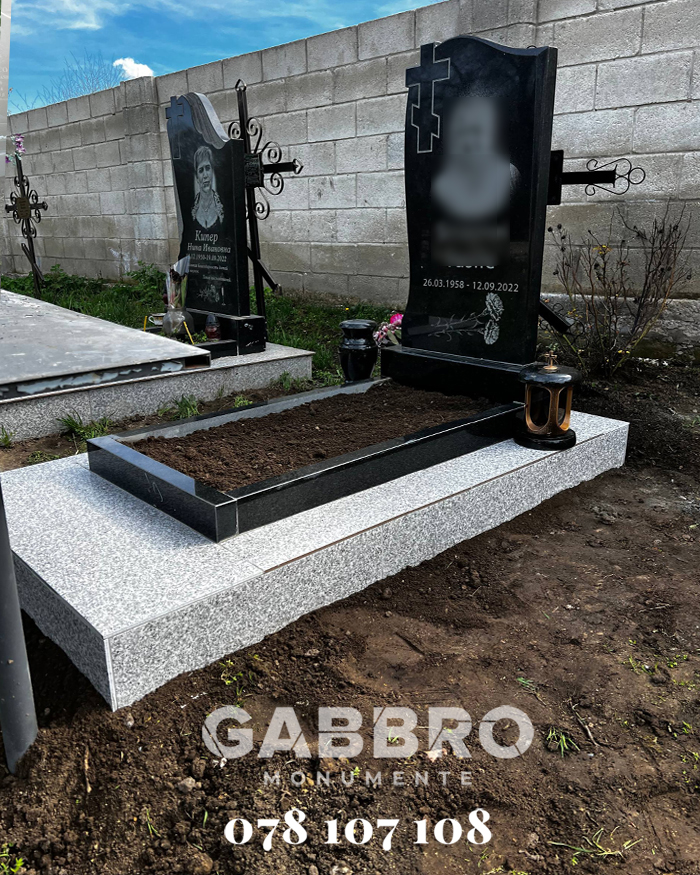 Monumente din granit de la producător
