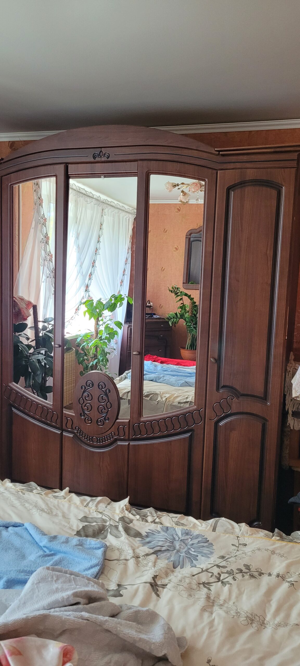 Продам спальный гарнитур