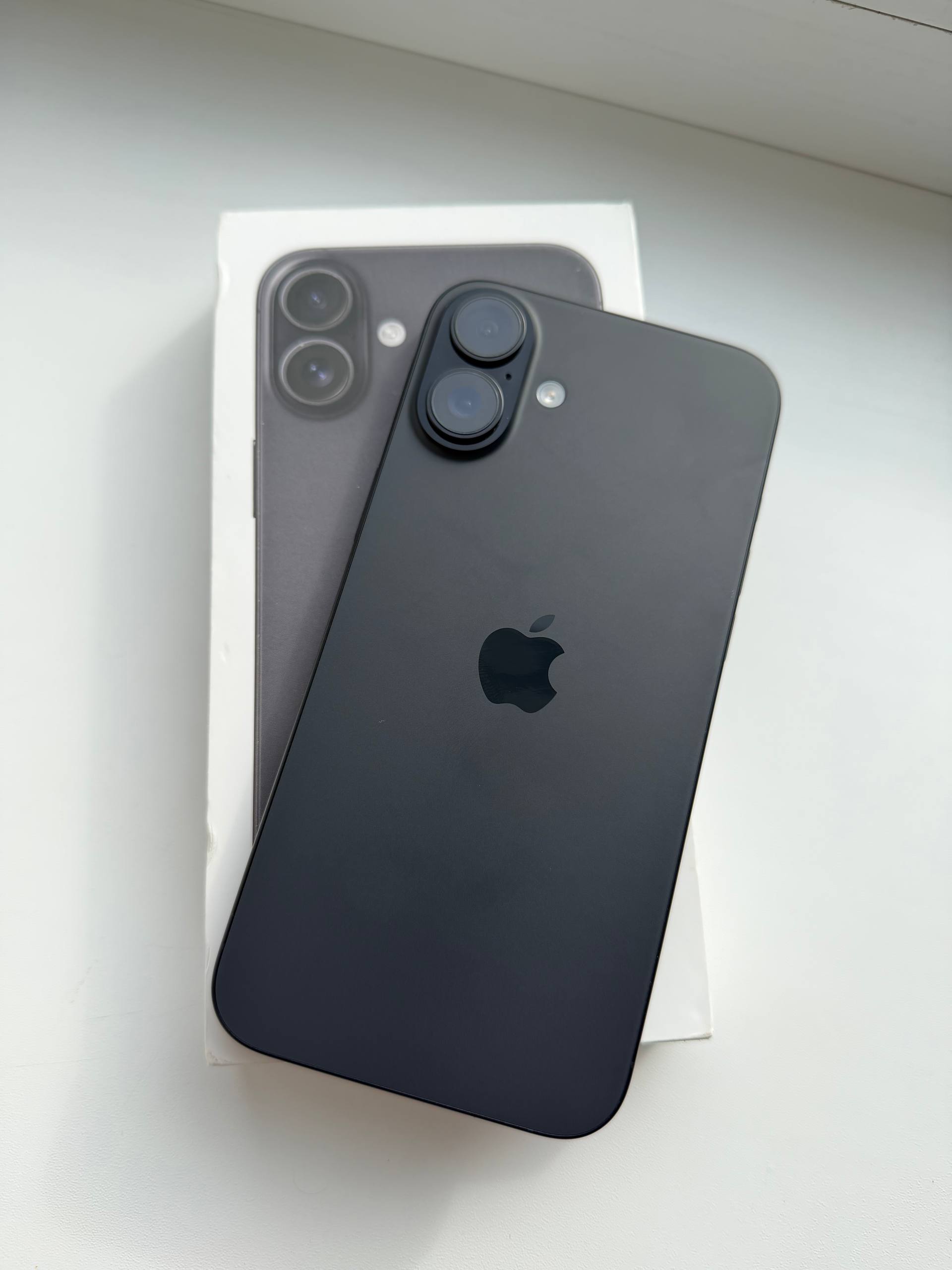 Vând iPhone 16 Plus, 128GB, culoare neagră, în sta
