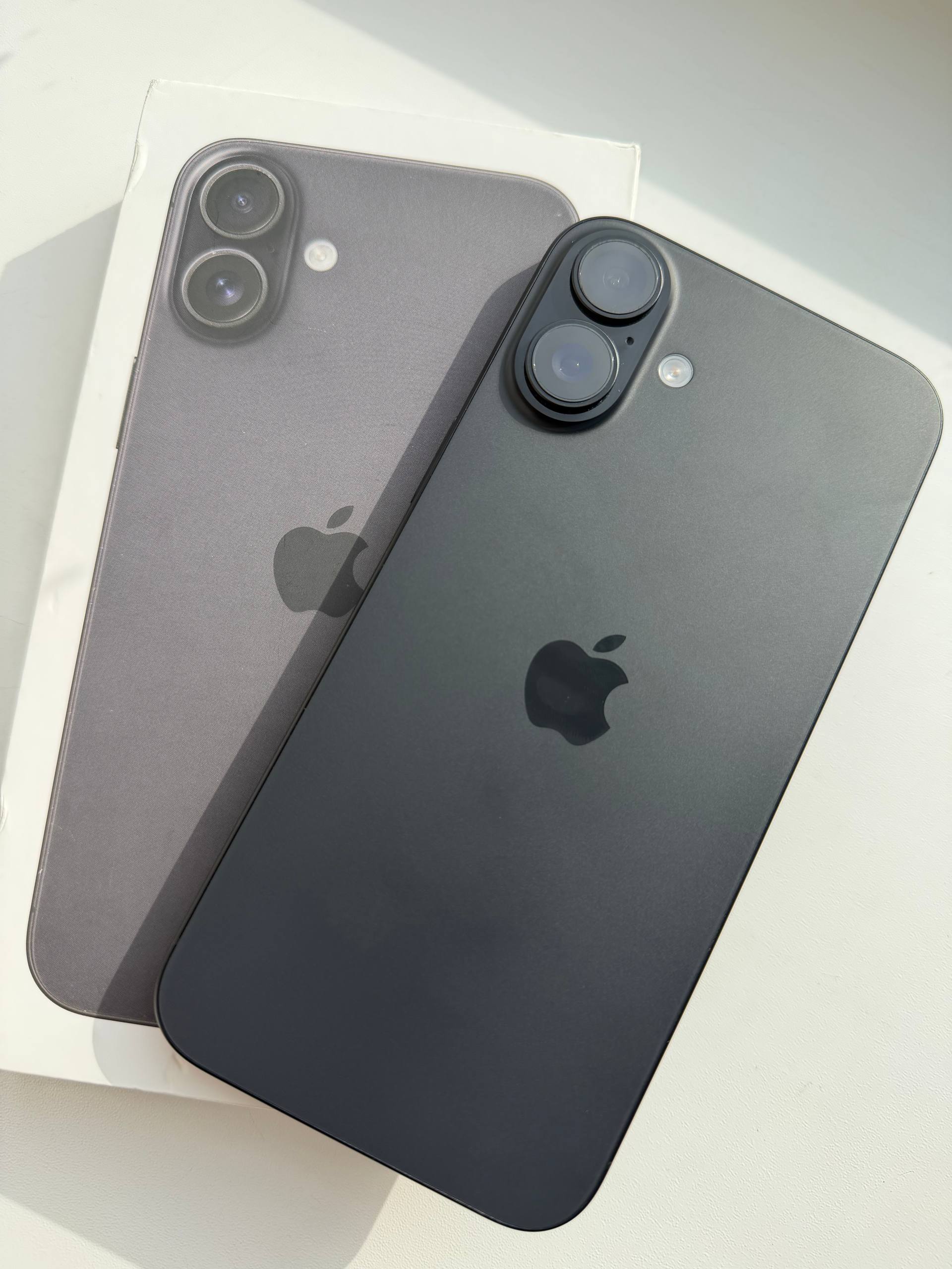 Vând iPhone 16 Plus, 128GB, culoare neagră, în sta