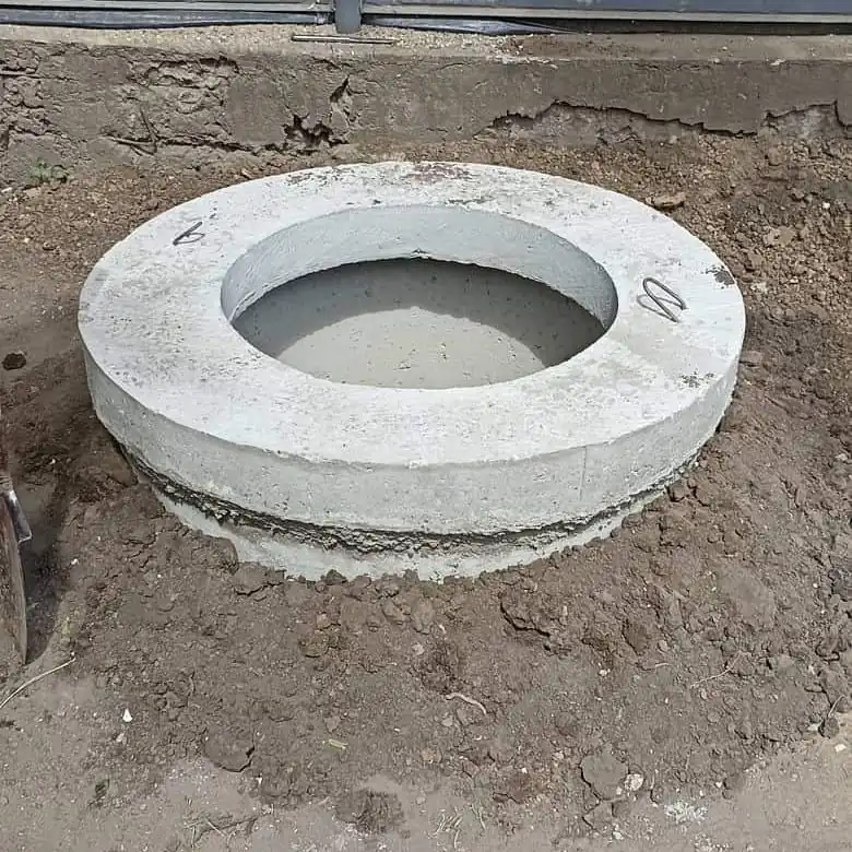 Săpăm canalizări, fose septice, tranșee