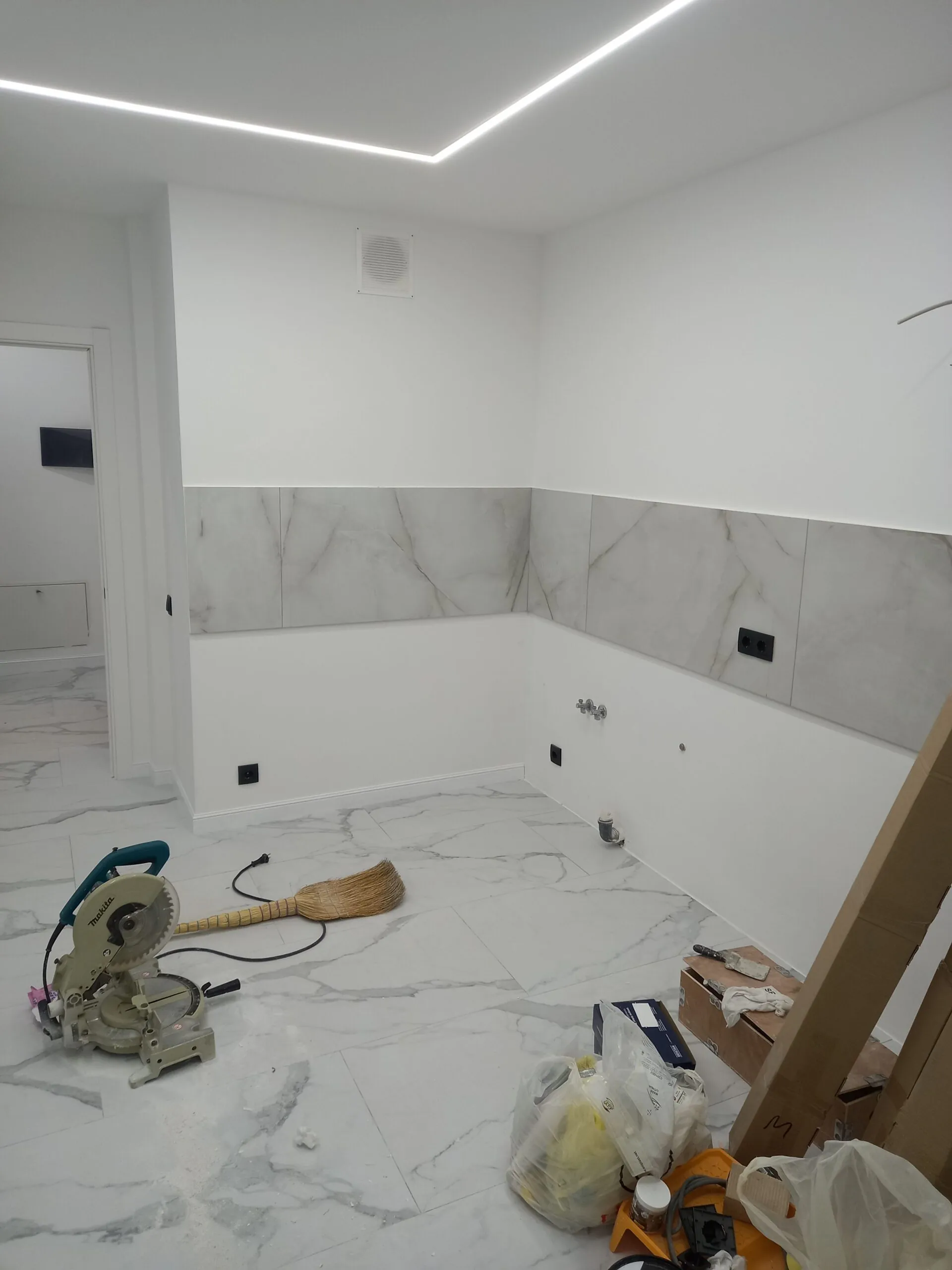 Внутренея отделка домов квартир!! Т. 078789093