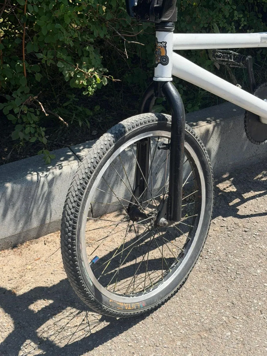 Vând bicicletă BMX urgent