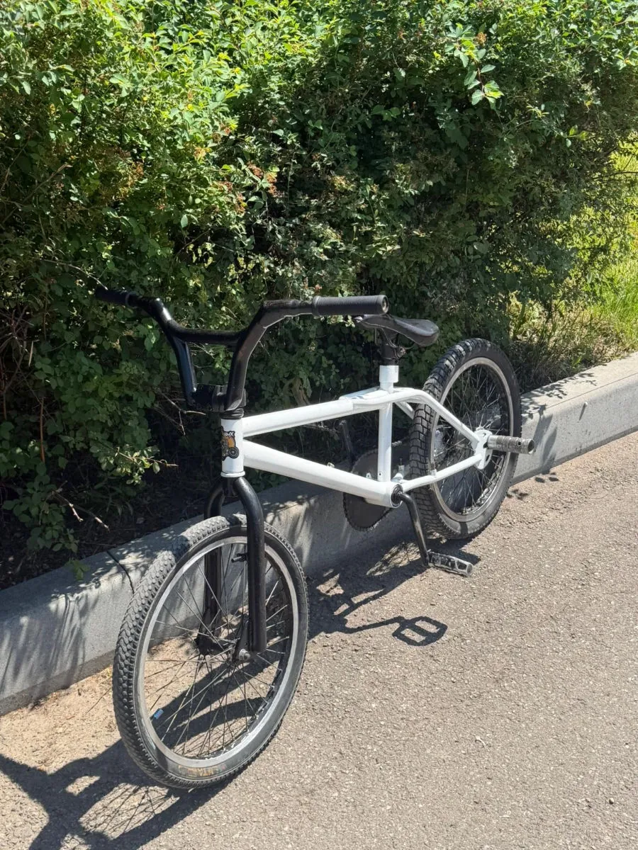 Vând bicicletă BMX urgent
