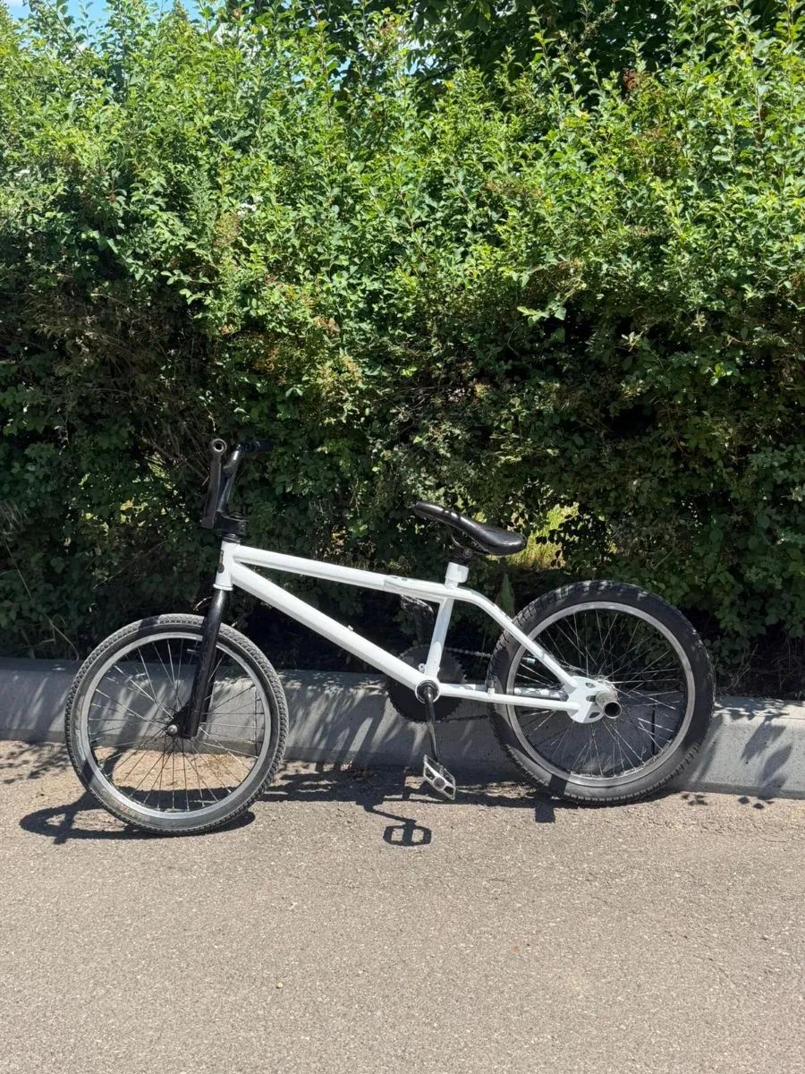 Vând bicicletă BMX urgent