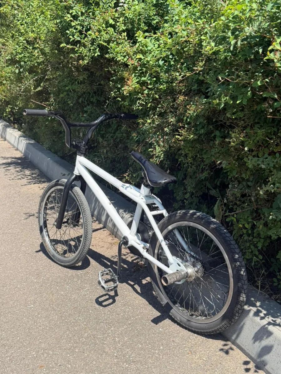 Vând bicicletă BMX urgent