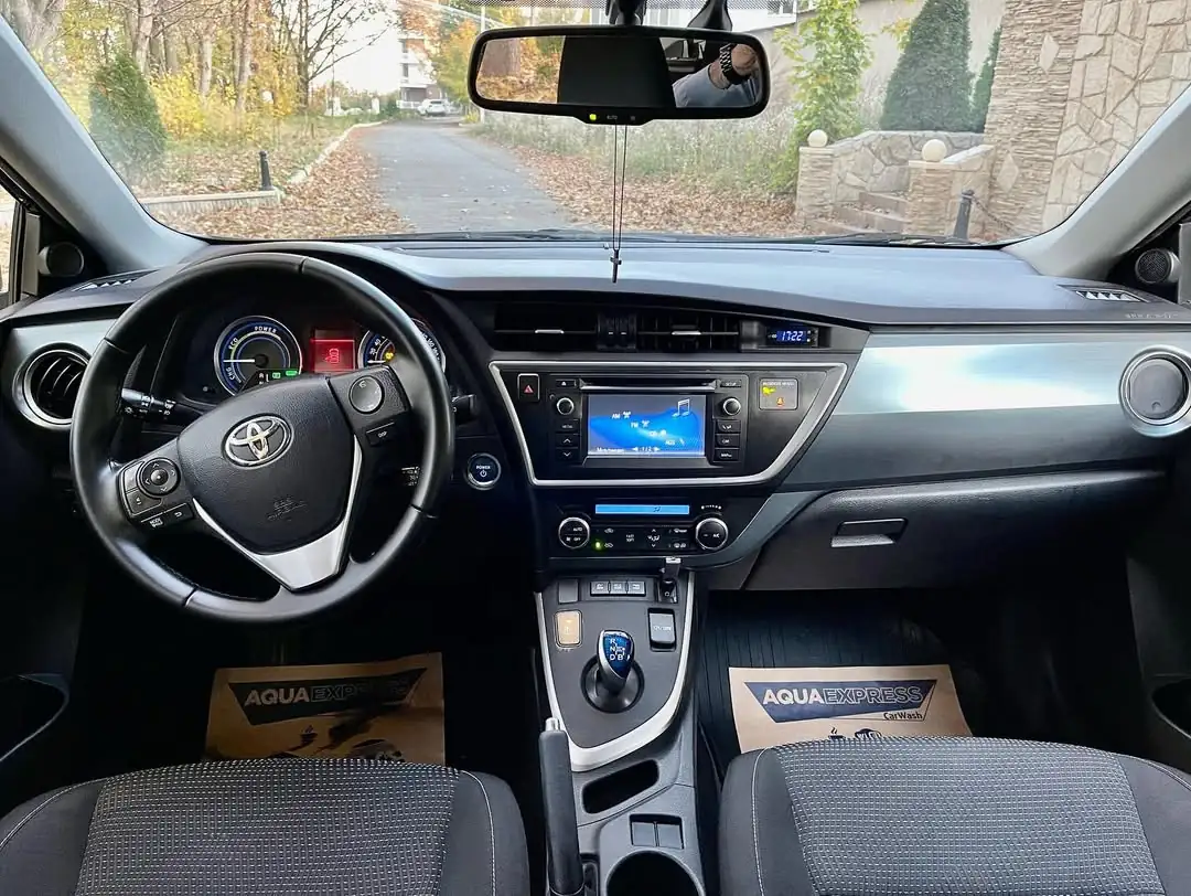 Chirie Auto – Toyota Auris 2014