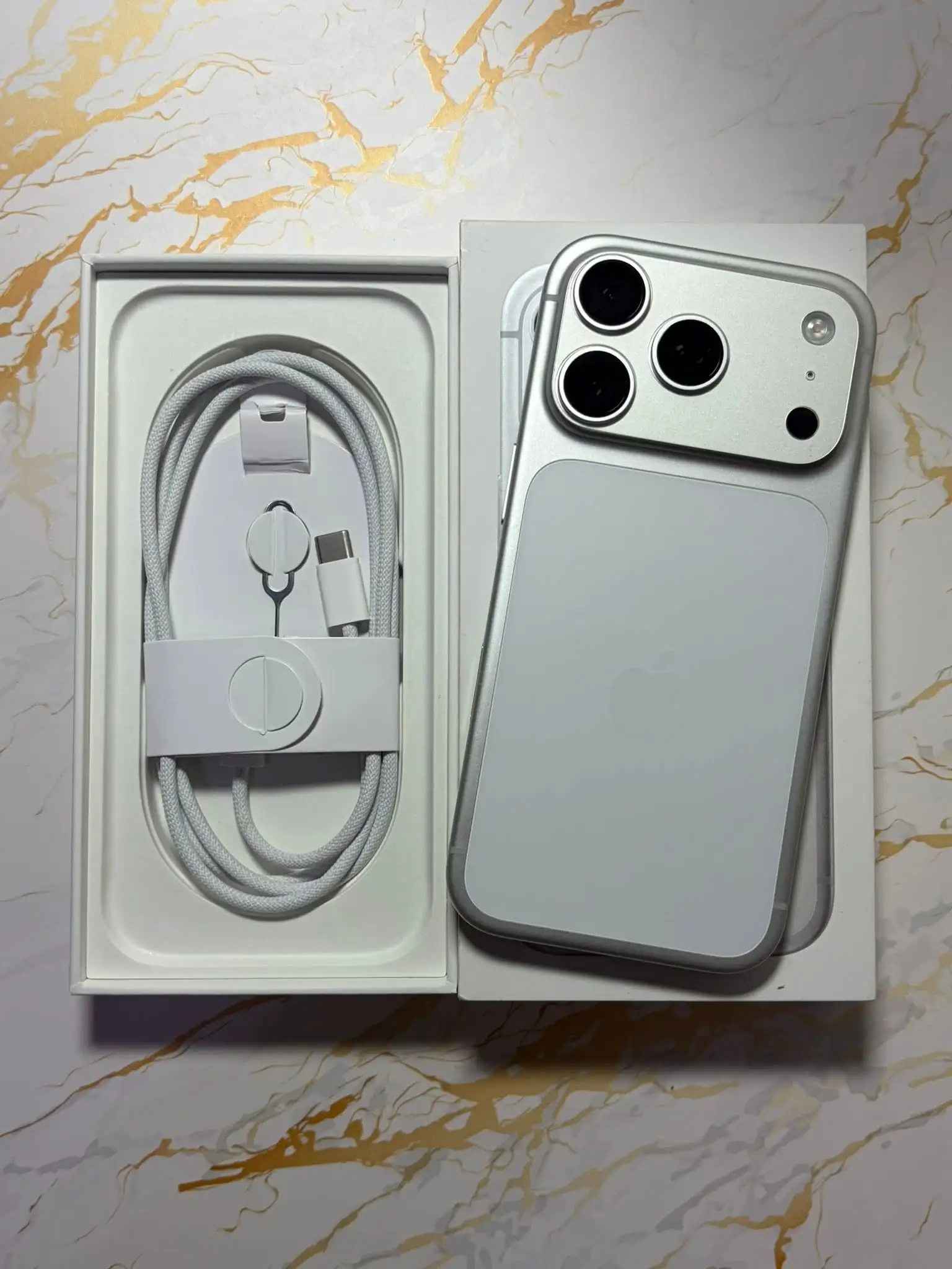 Apple iPhone 17 Pro Max, iPhone 17 Pro, iPhone Air